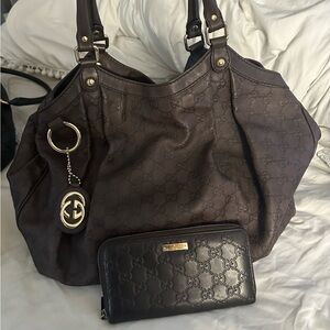 Gucci handbag & wallet combo.